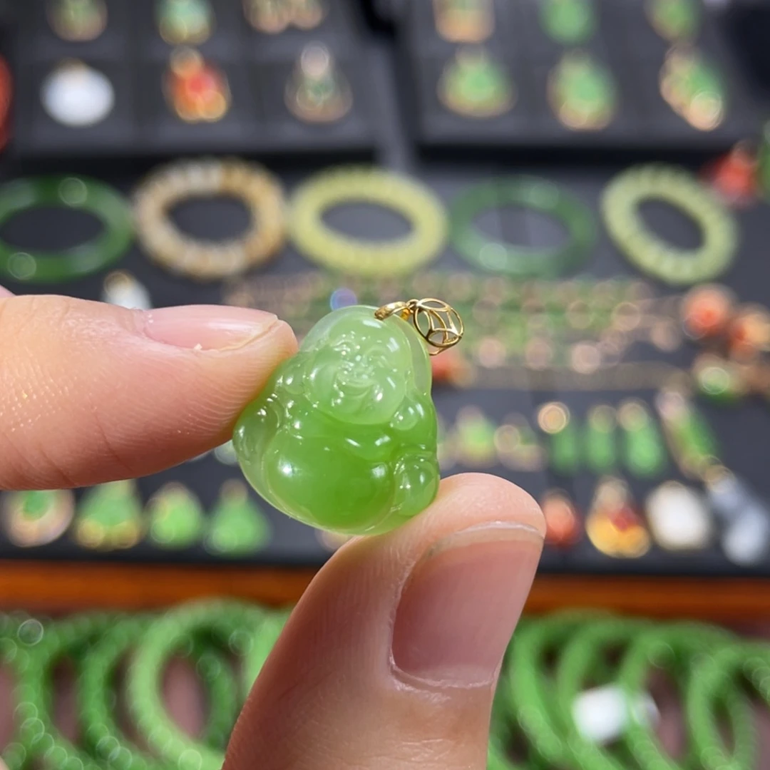 和田玉18K金镶嵌颈饰狮*