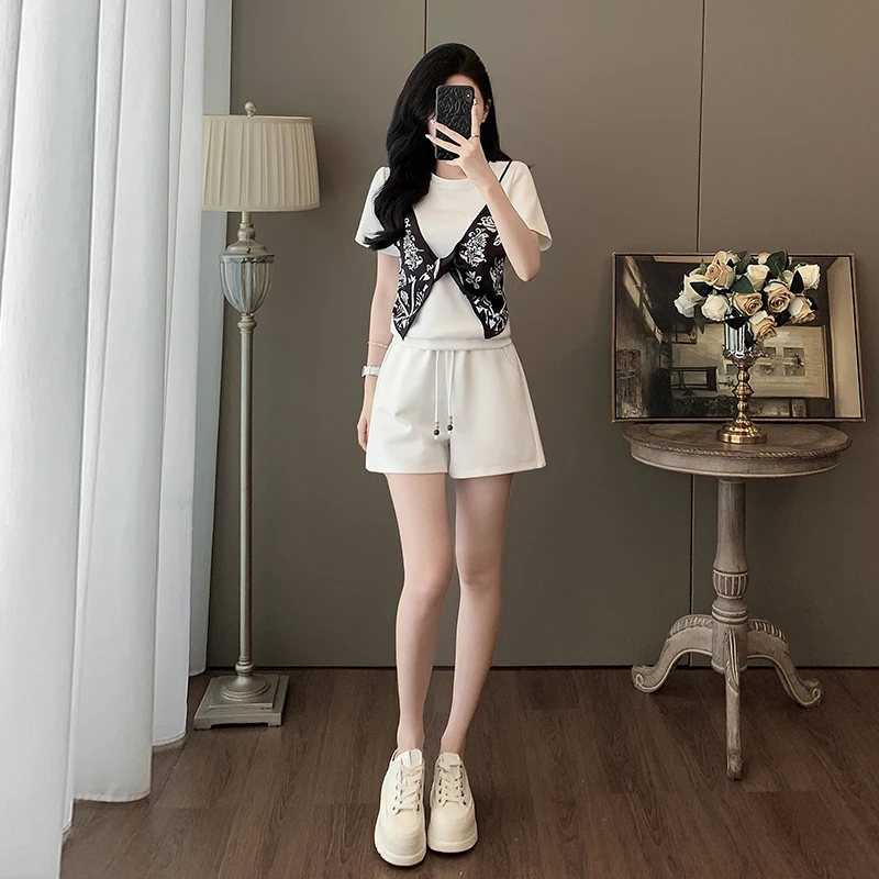 夏季新款贵气老钱风休闲运动套装女设计感白色短袖上衣短裤两件套