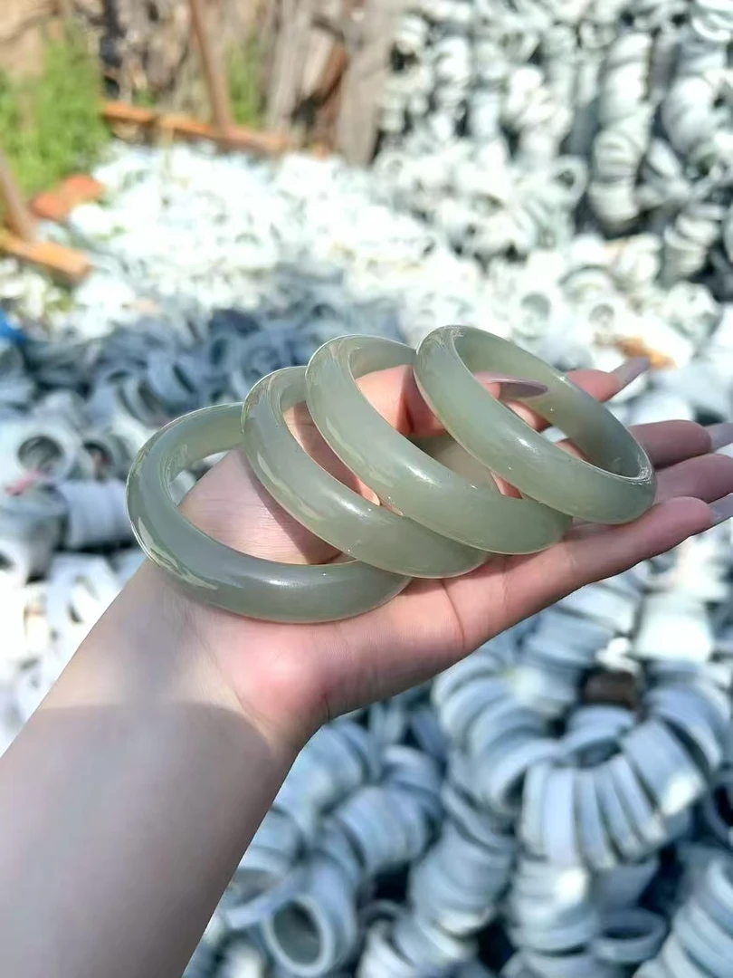 精品-新疆戈壁老熟料正宽手镯（有石纹水线色根色点，多样性发其一）