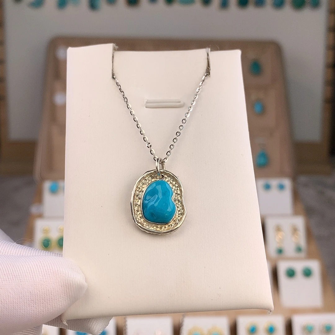 绿松石未镶嵌颈饰