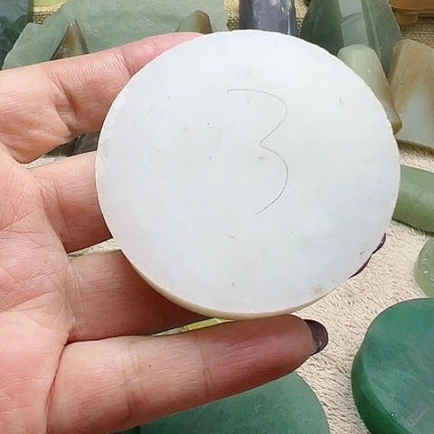 【闪购商品】和田玉笔搁未镶嵌玉***?