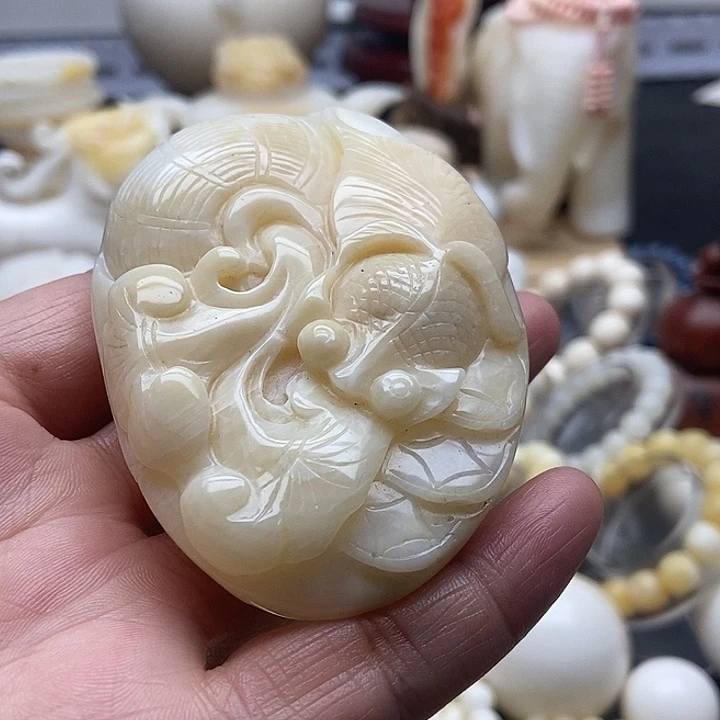 非金属贝壳玉化翘黄手把件