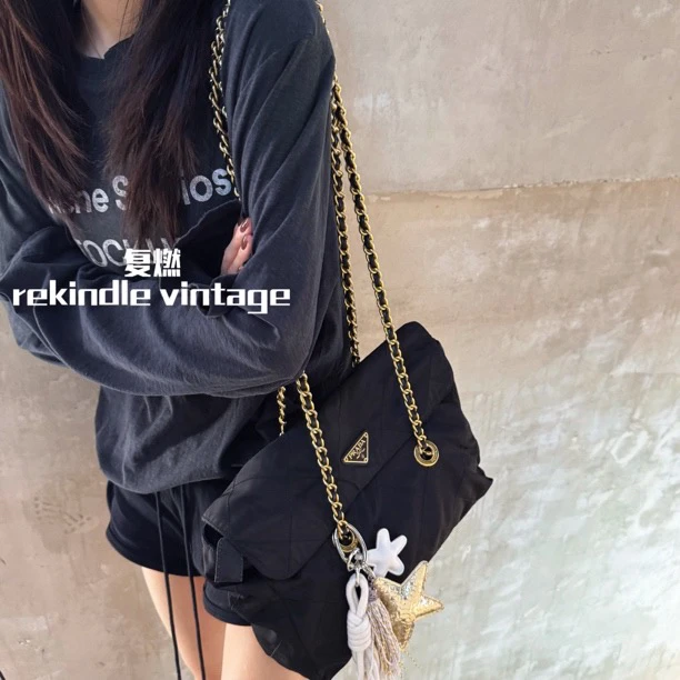 95新 Prada/普拉达 复燃精选/黑金尼龙翻盖降落伞30链条斜挎包