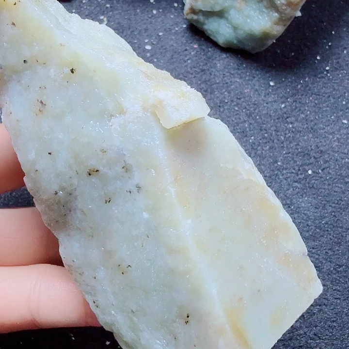 未镶嵌和田玉（糖玉）珠宝半成品