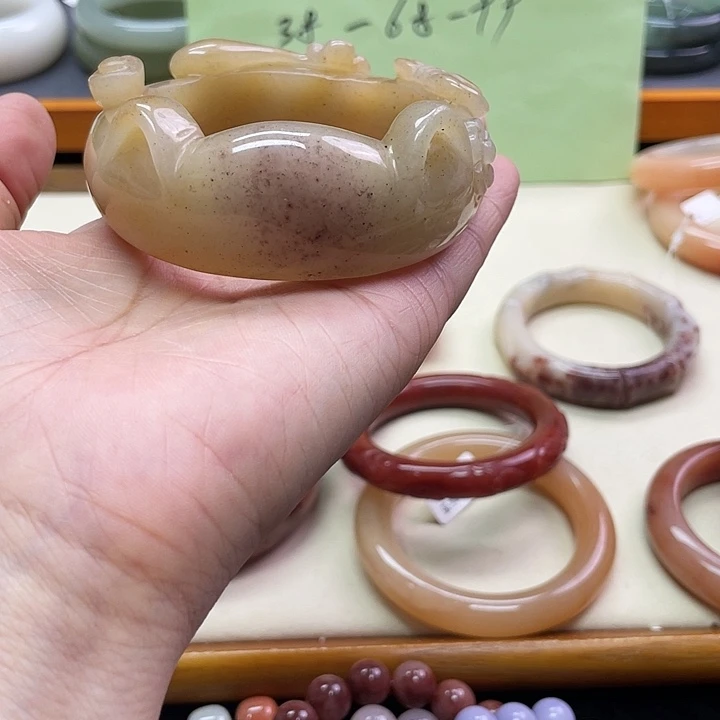 未镶嵌手镯石英质玉