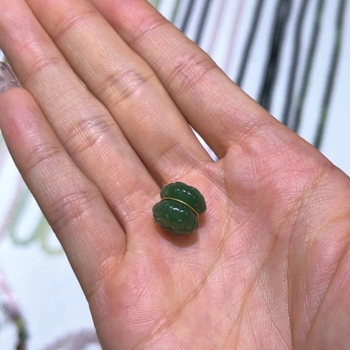 ****࿐颈饰18K金镶嵌和田玉