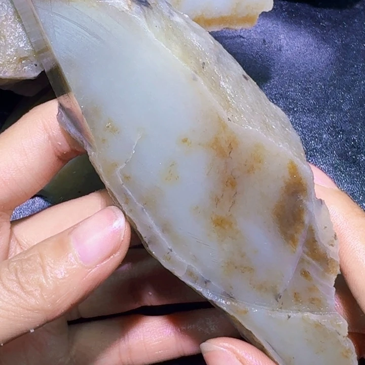 未镶嵌和田玉（糖玉）珠宝半成品