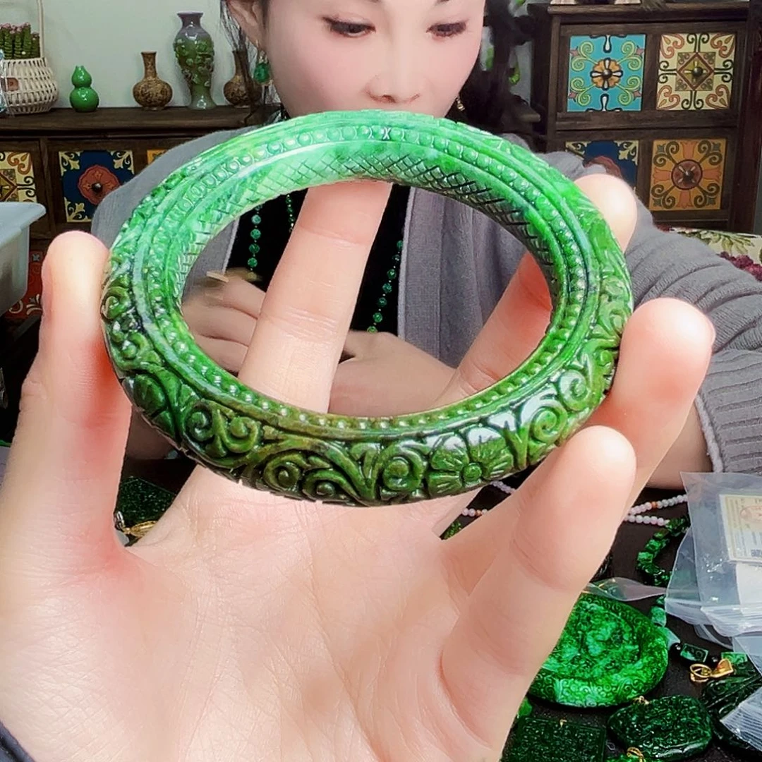 颈饰未镶嵌翡翠多样性