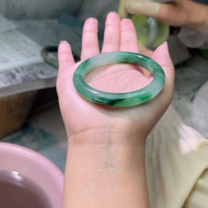 ໑***٨未镶嵌手镯石英质玉（非洲翠）定制