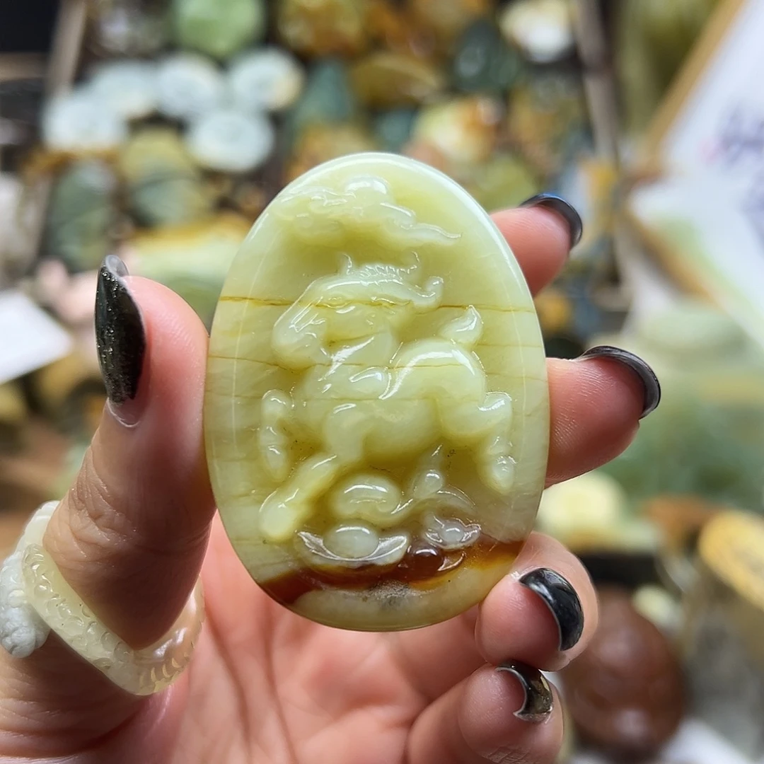 岫玉未镶嵌颈饰玉石王小羊