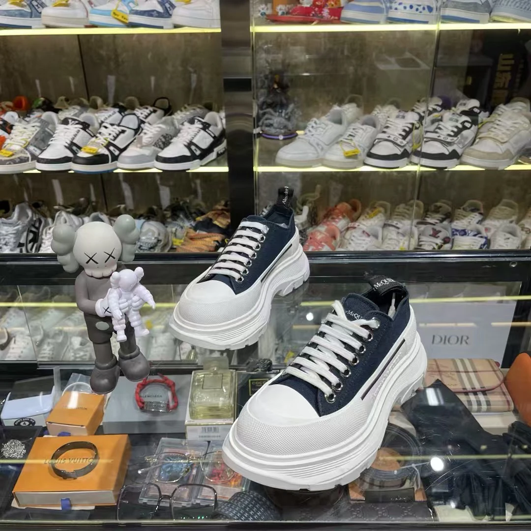 99新 Alexander McQueen/亚历山大·麦昆 黑白马丁靴/35码/配盒