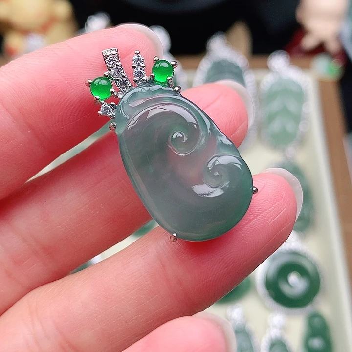 颈饰未镶嵌翡翠吊坠