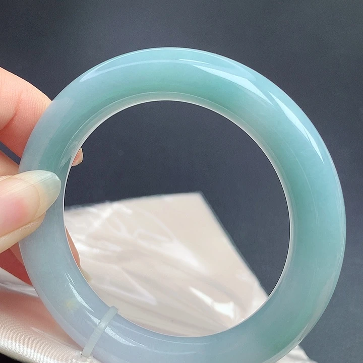 翡翠未镶嵌手镯（圆镯）55.7圈口