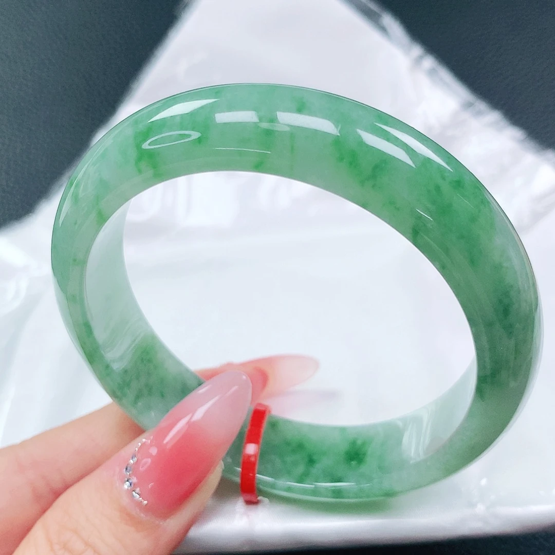 翡翠手镯未镶嵌55圈