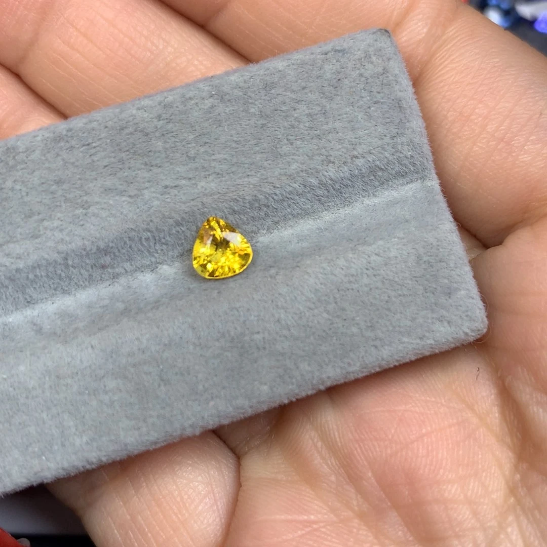 蓝宝石裸石未镶嵌黄蓝宝