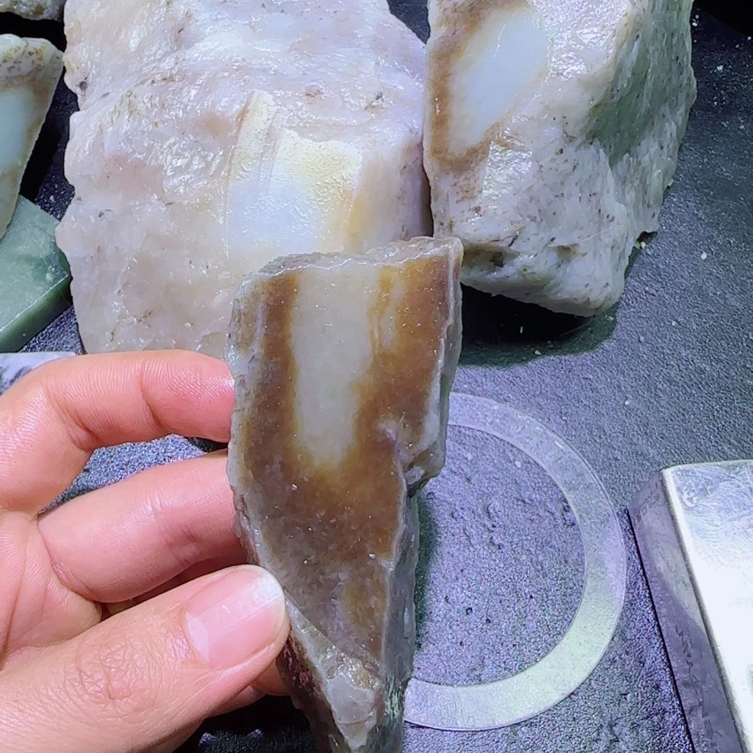 和田玉未镶嵌珠宝半成品