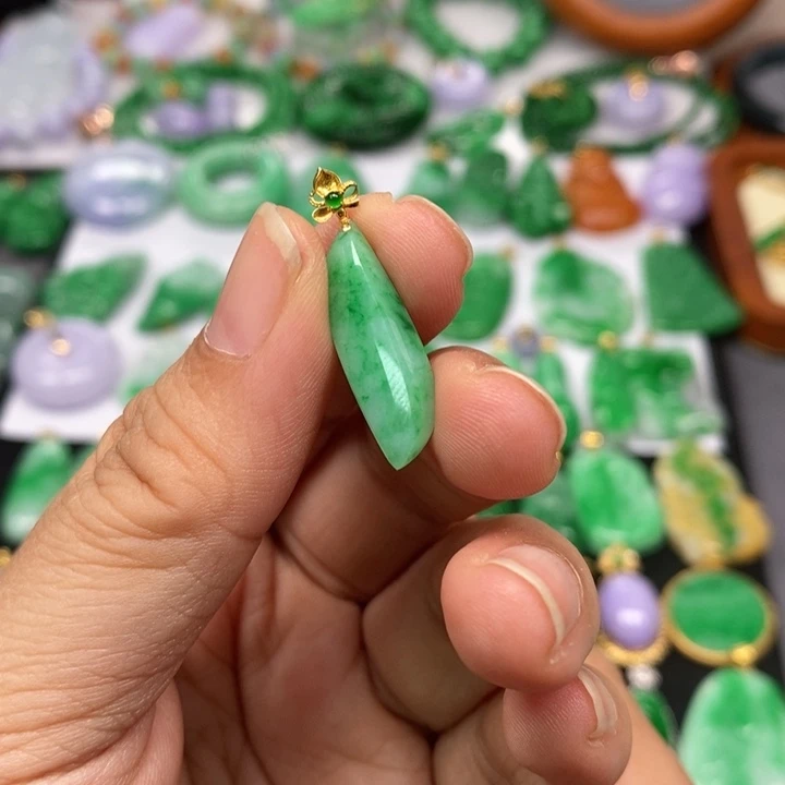 颈饰未镶嵌翡翠吊坠