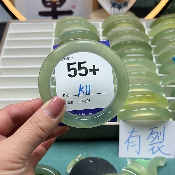 蛇纹石玉手镯未镶嵌