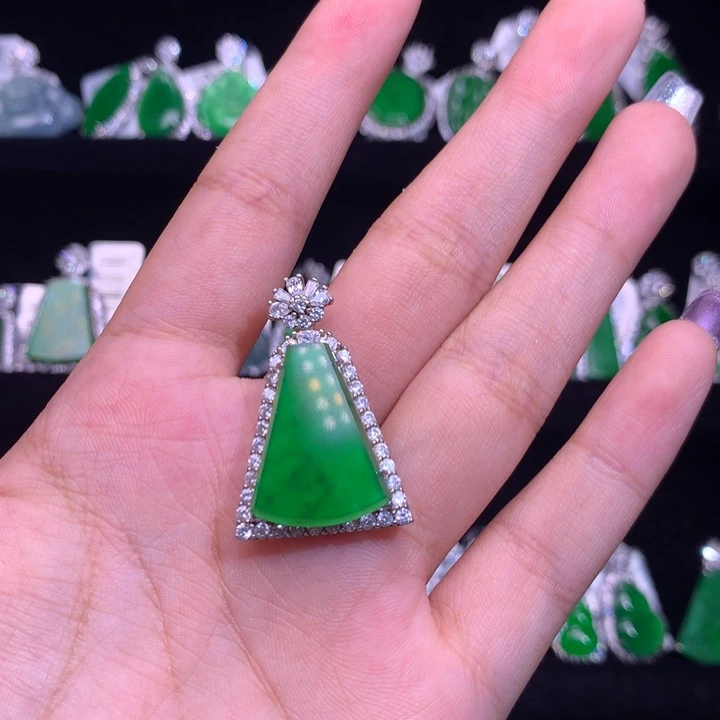 【闪购商品】颈饰银S925镶嵌翡翠天然翡翠