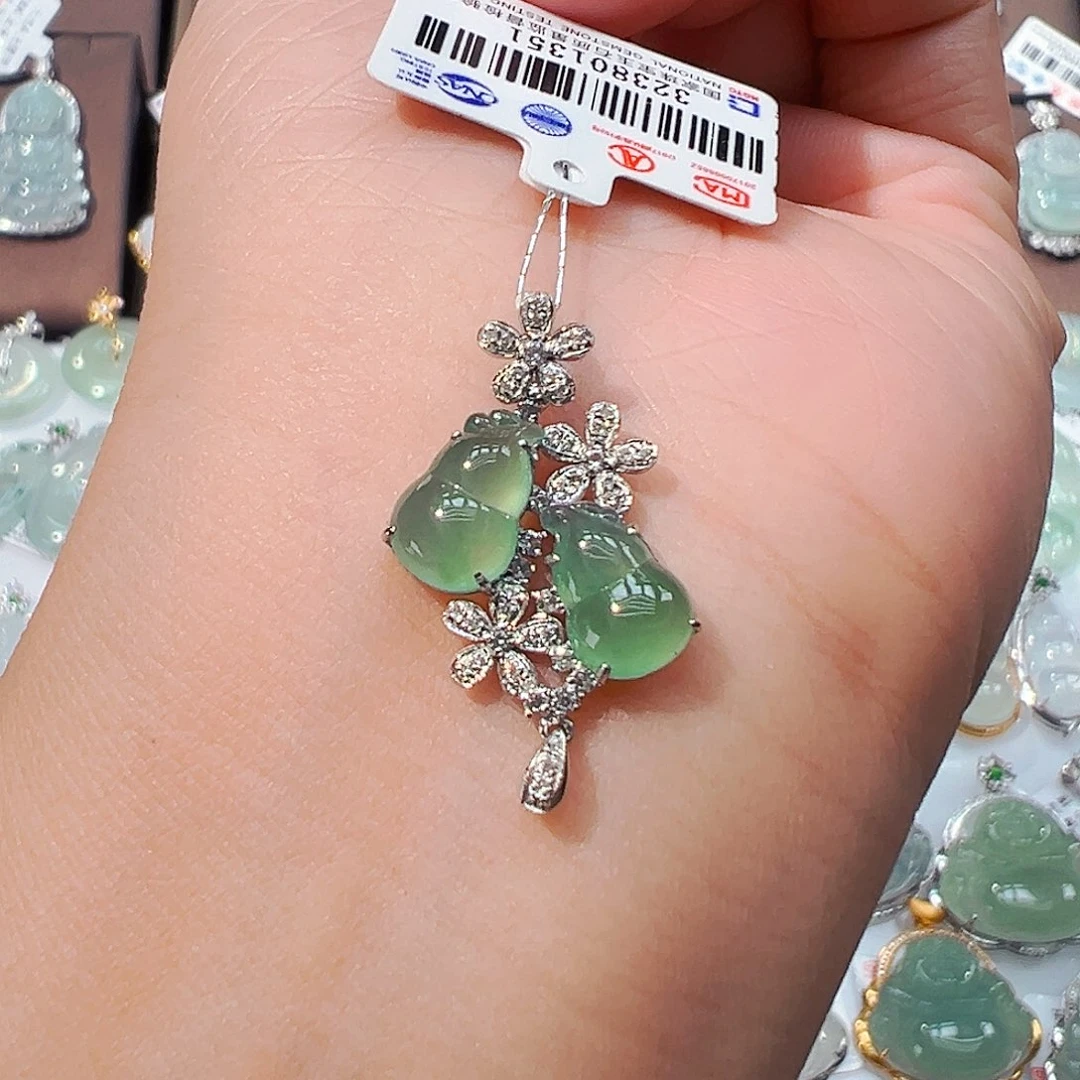 翡翠18K金镶嵌吊坠(不含链)葫芦
