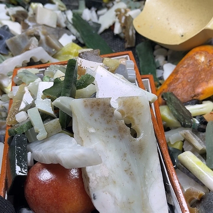 和田玉足铂镶嵌珠宝奇石琳****韩