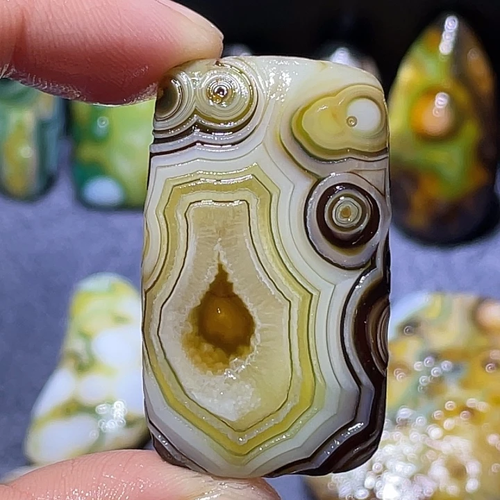 玛瑙/玉髓未镶嵌珠宝奇石