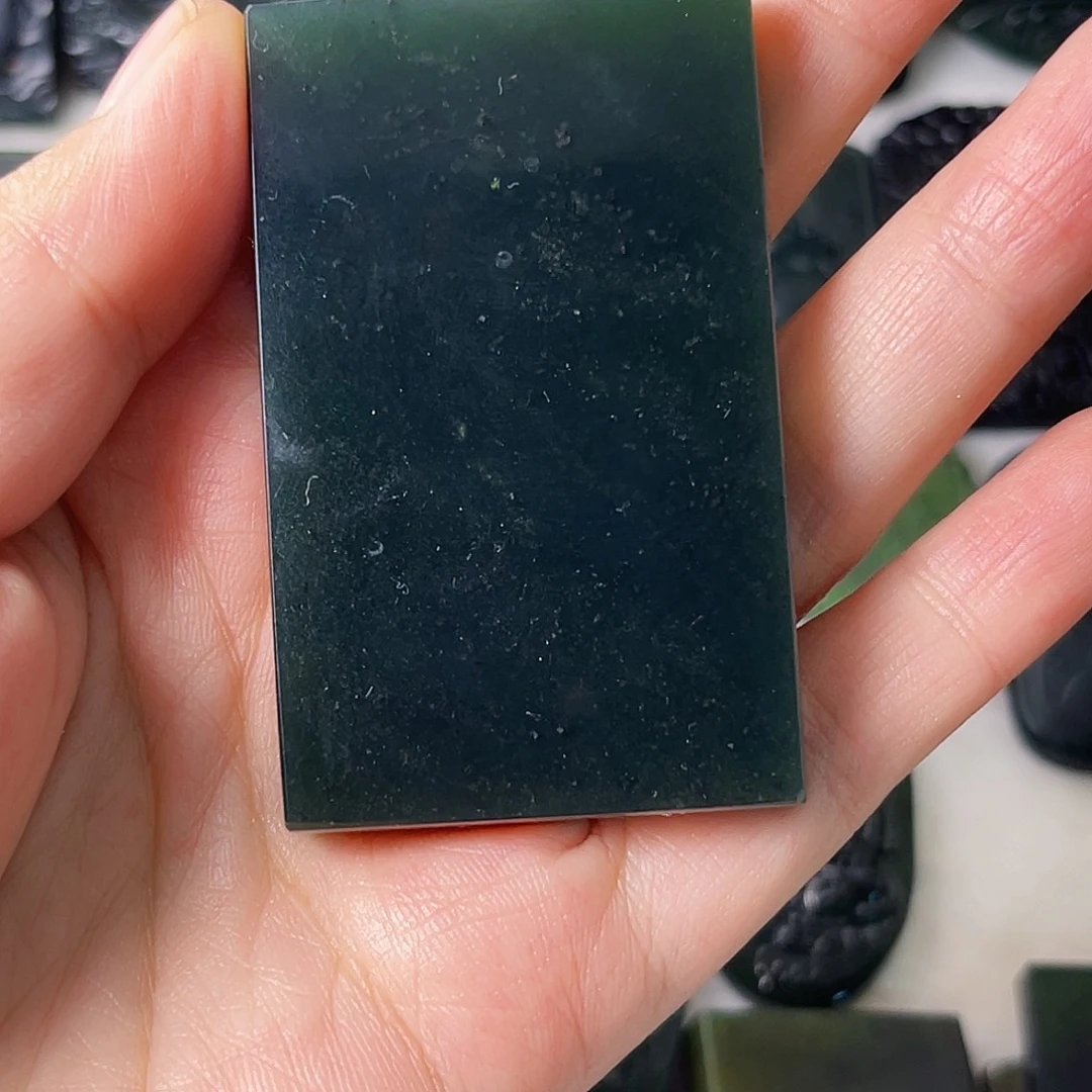 依***南蛇纹石玉未镶嵌颈饰