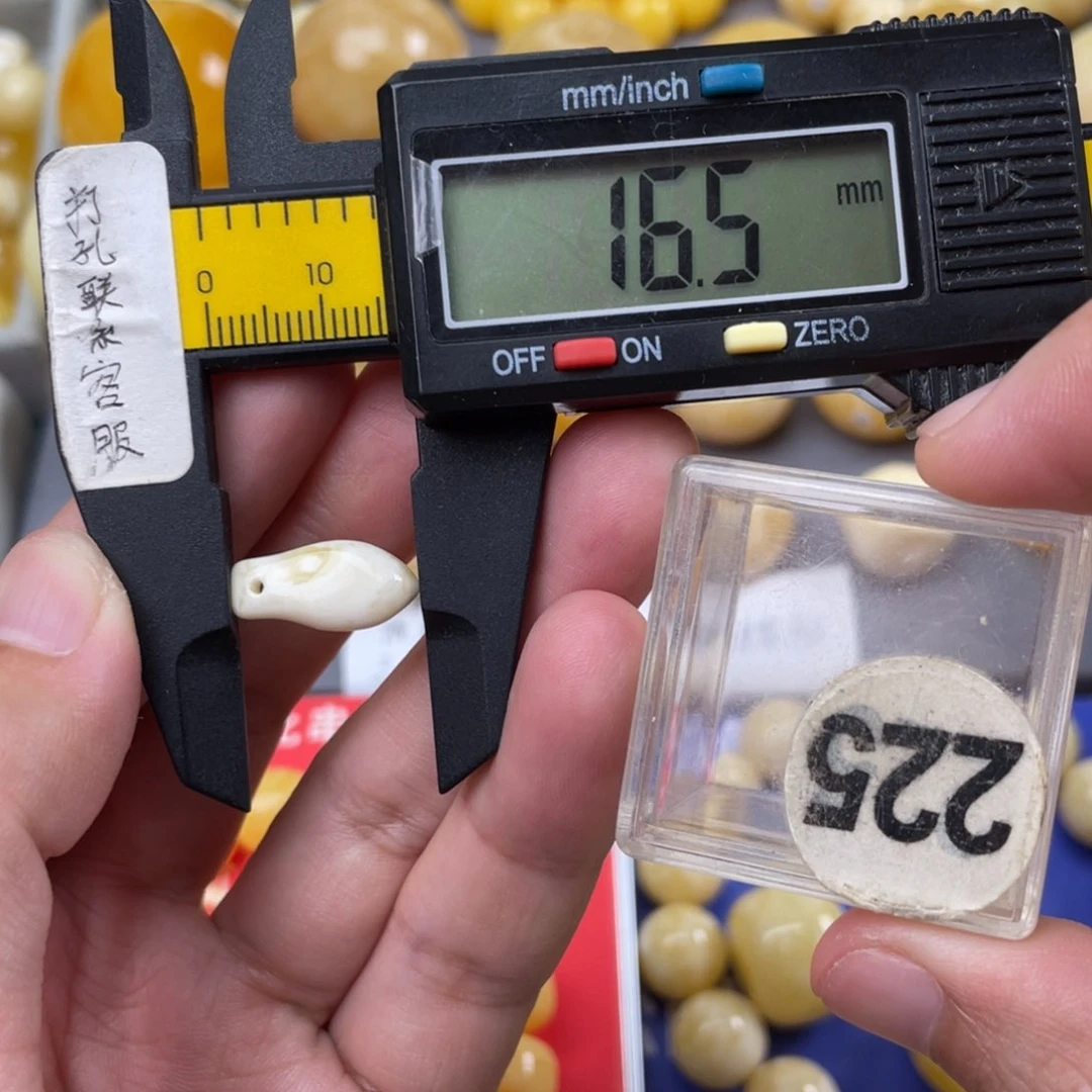 未镶嵌蜜蜡珠宝奇石