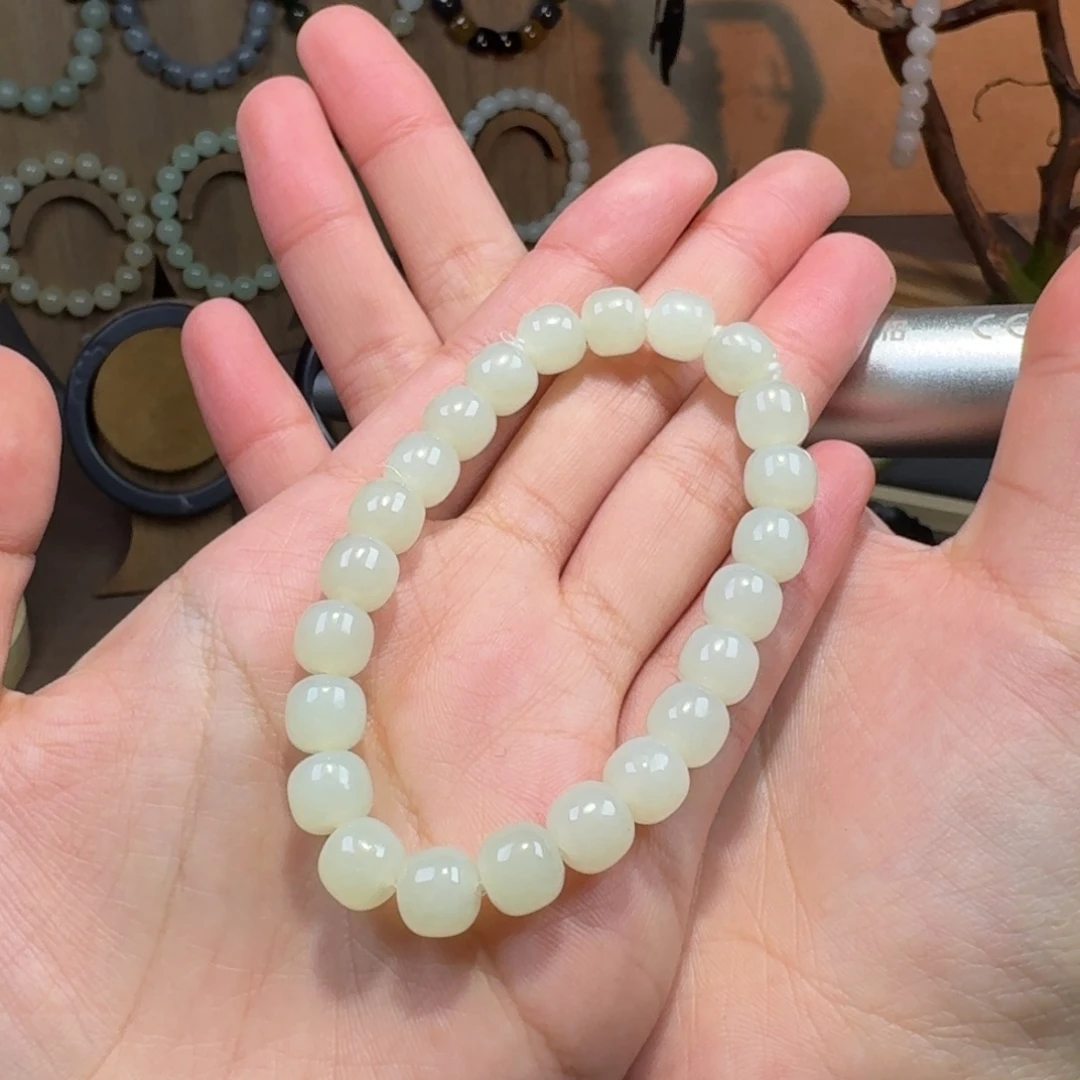 和田玉未镶嵌颈饰卡9且末白