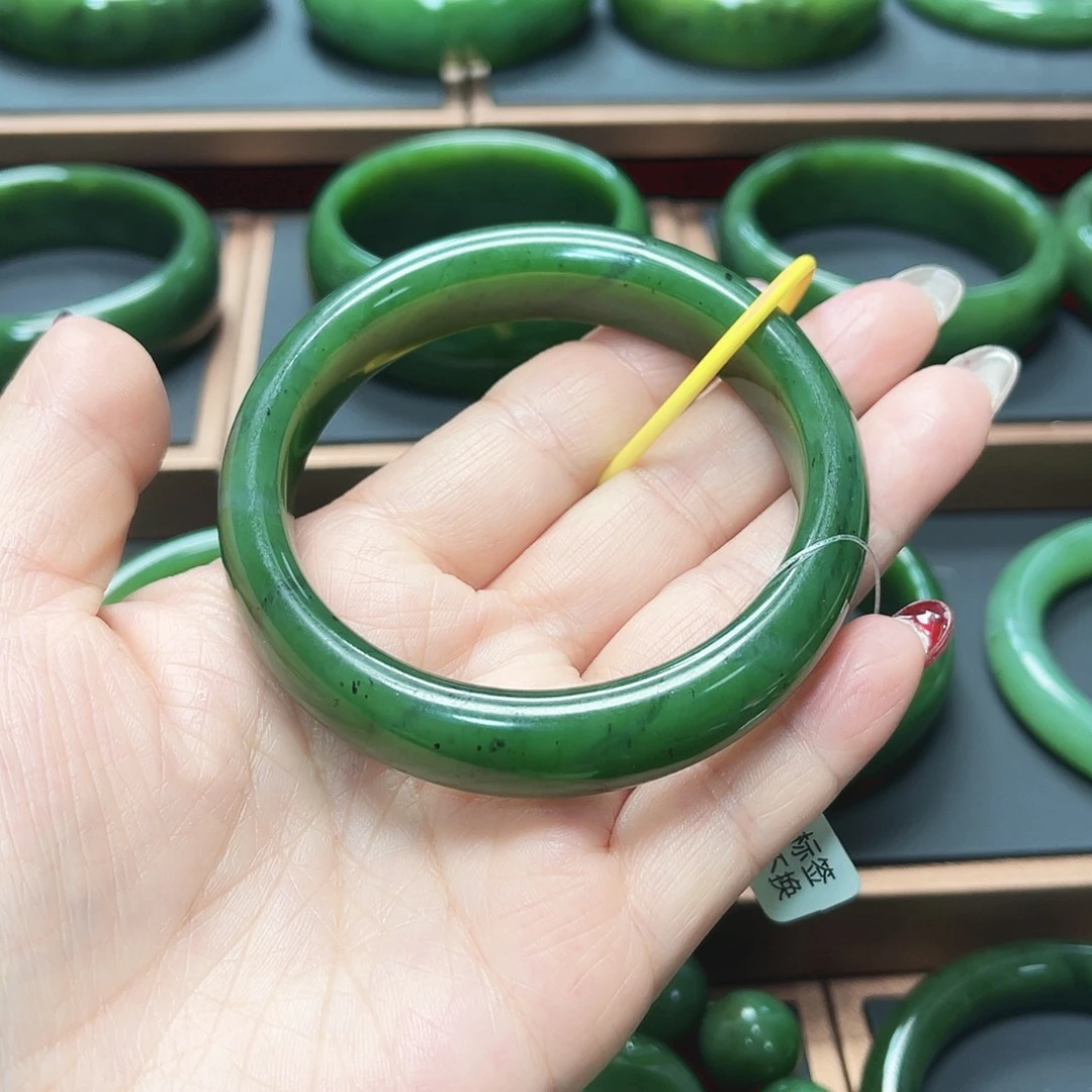 和田玉（碧玉）未镶嵌手镯