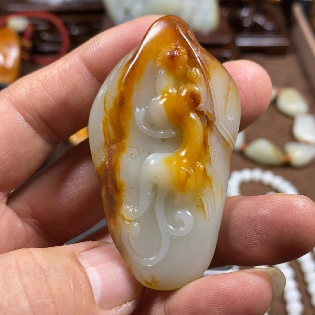 和田玉未镶嵌把件