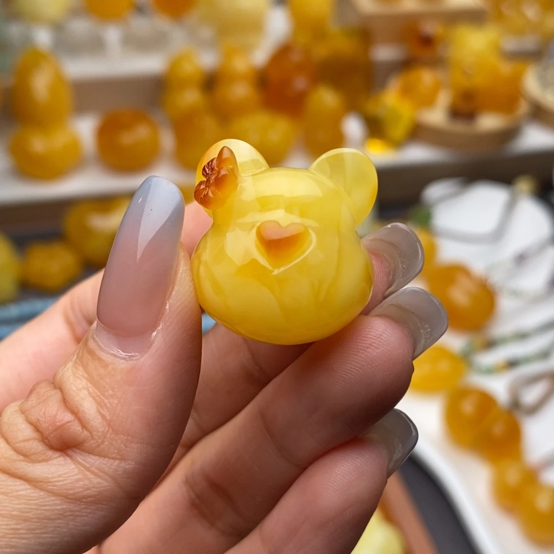 蜜蜡未镶嵌颈饰熊头