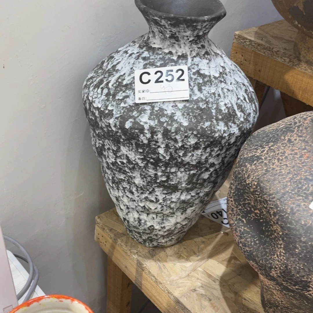 白泥花瓶景德镇陶瓷艺术研究院