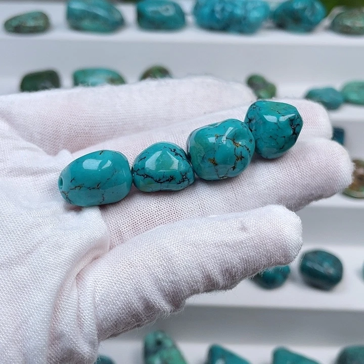 拉***姞绿松石未镶嵌珠宝奇石