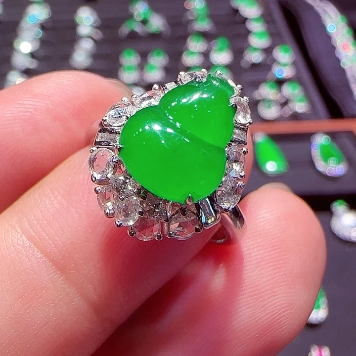 萌***夏18K金镶嵌戒指翡翠戒指