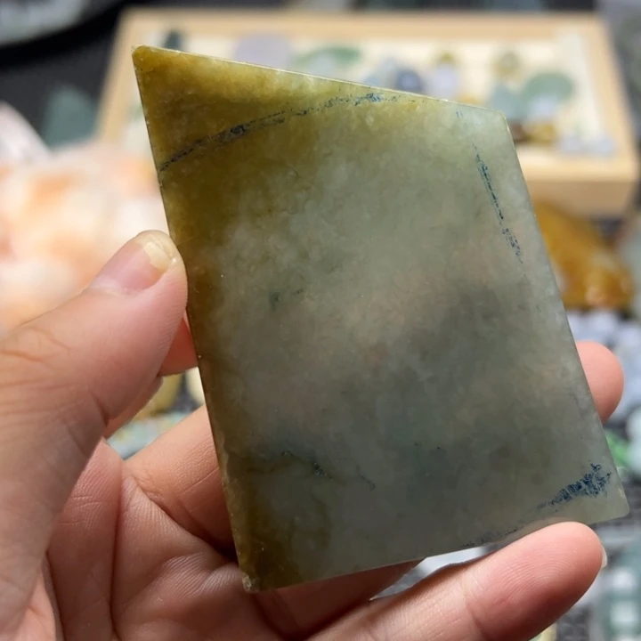 翡翠未镶嵌颈饰毛料