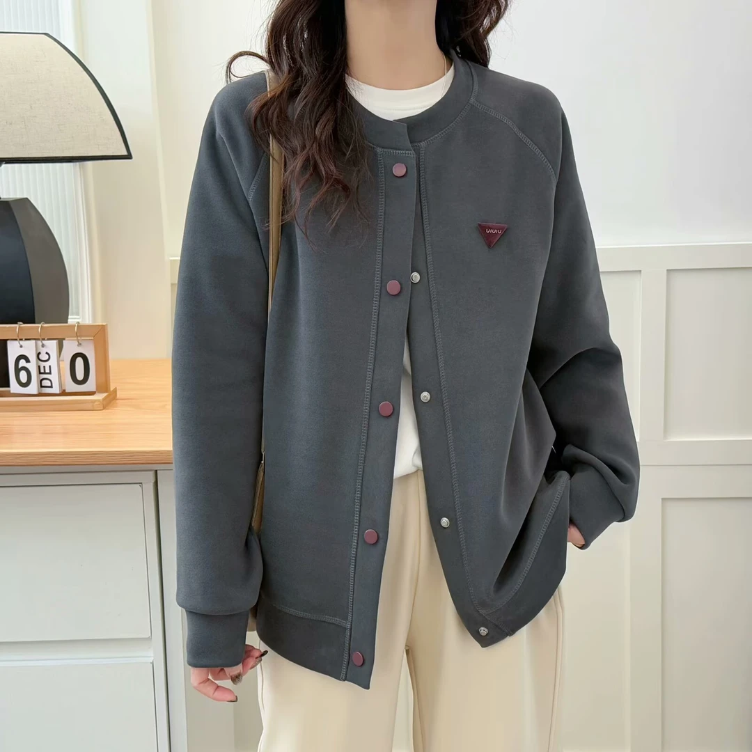 梦冬佳--110-200斤大码女装胖妹妹春装百搭休闲纯色胸针外套卫衣