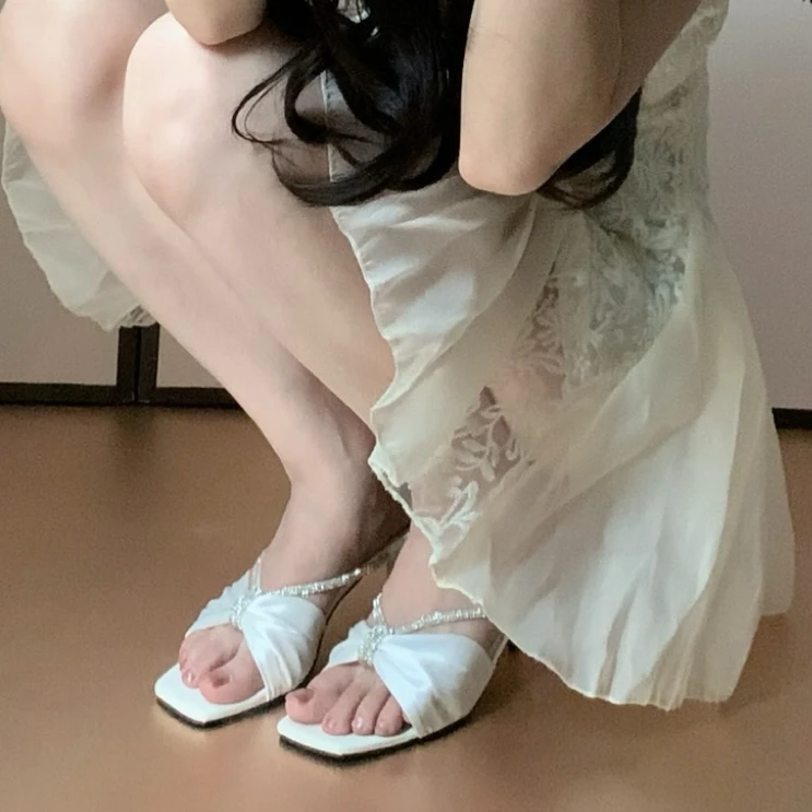 水钻绝美夏天凉鞋女款2025新款不累脚蝴蝶结超火软底软面高跟鞋