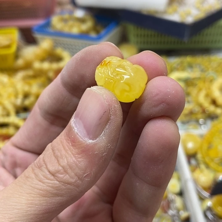 蜜蜡未镶嵌裸石吊坠