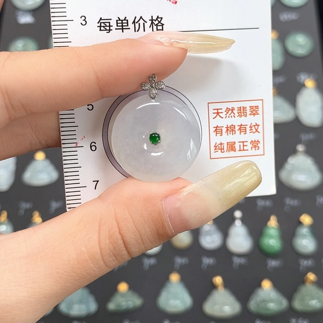 颈饰18K金镶嵌翡翠