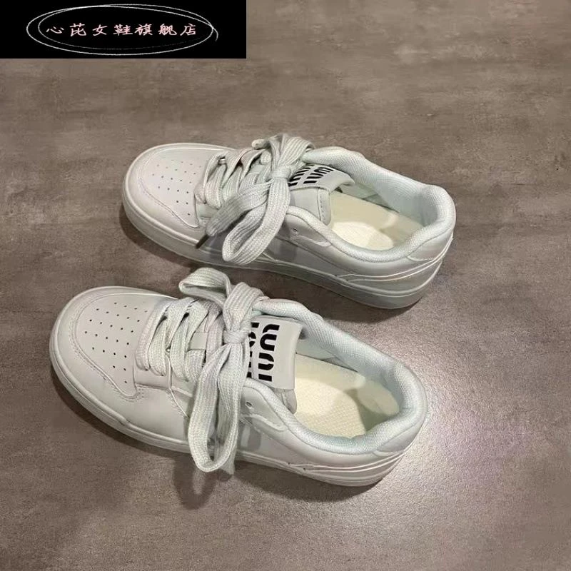 心芘运动鞋小众chic板鞋女款2025新款小白鞋百搭休闲面包鞋跨境女