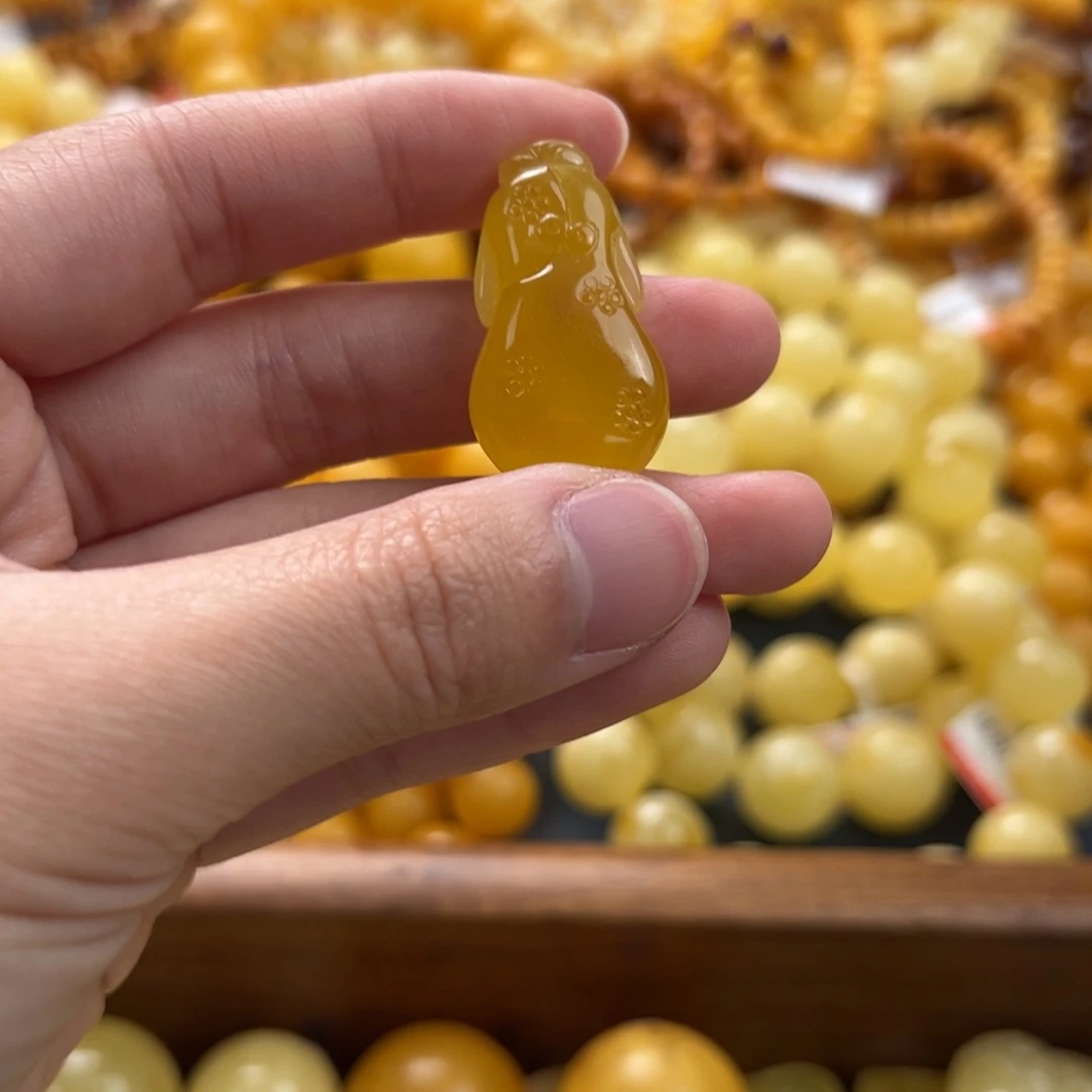 未镶嵌琥珀珠宝奇石