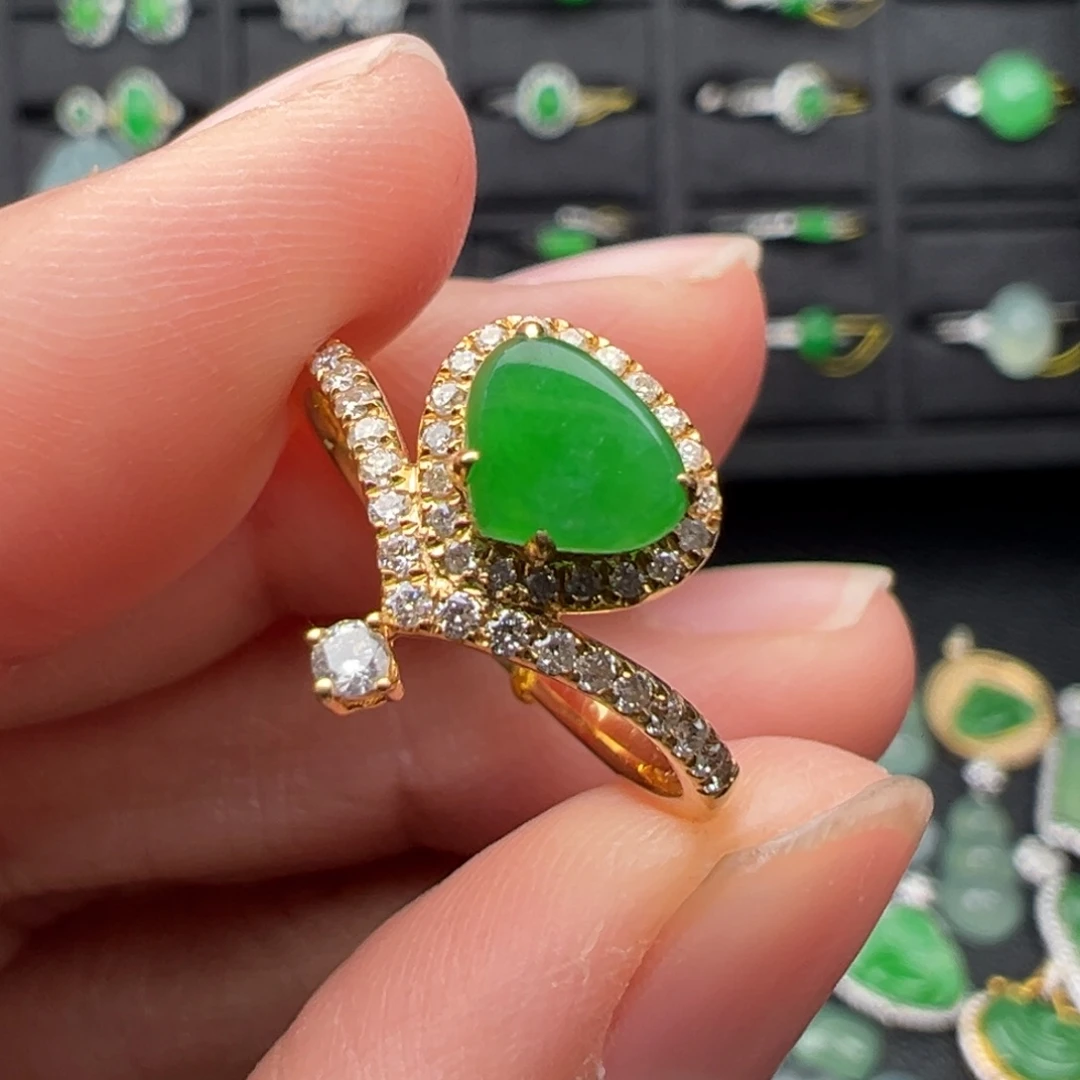 翡翠18K金镶嵌颈饰心