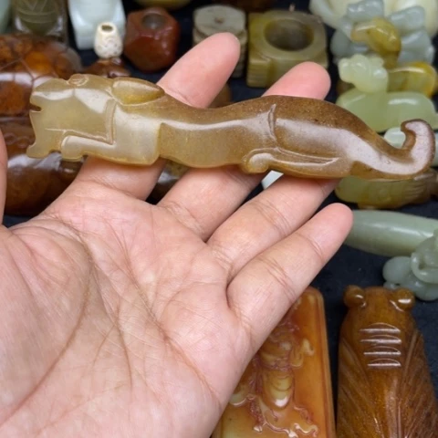 未镶嵌蛇纹石玉颈饰49