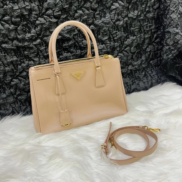 95新 Prada/普拉达 大喜/prada小号杀手粉色奶茶色手提斜挎包