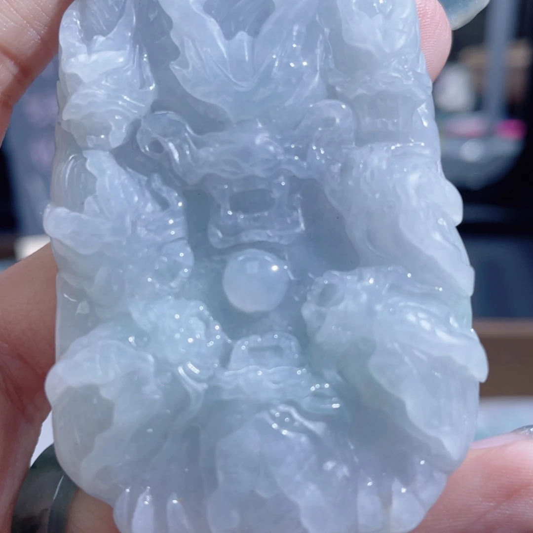 翡翠未镶嵌颈饰九龙