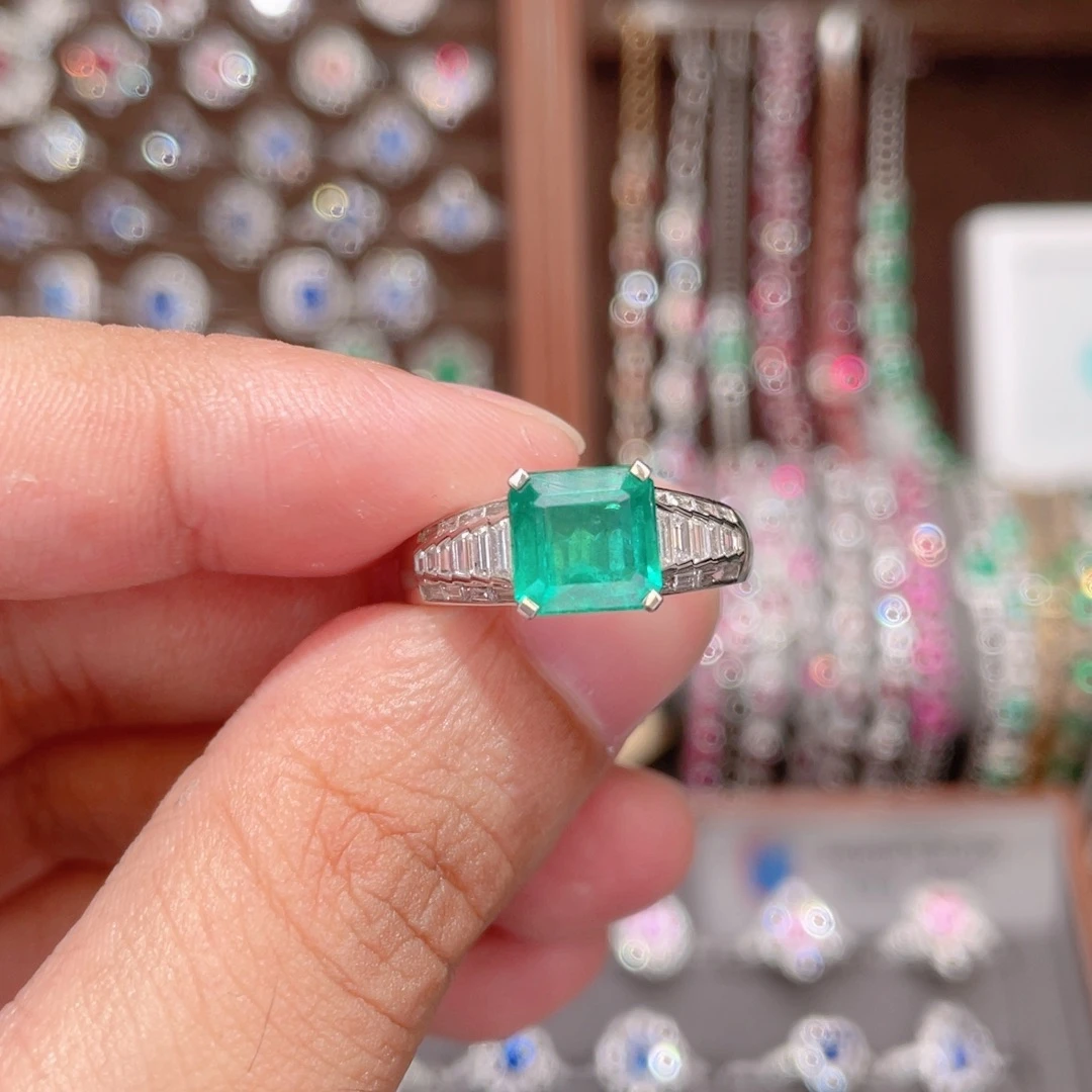 祖母绿18K金镶嵌戒指2.05ct
