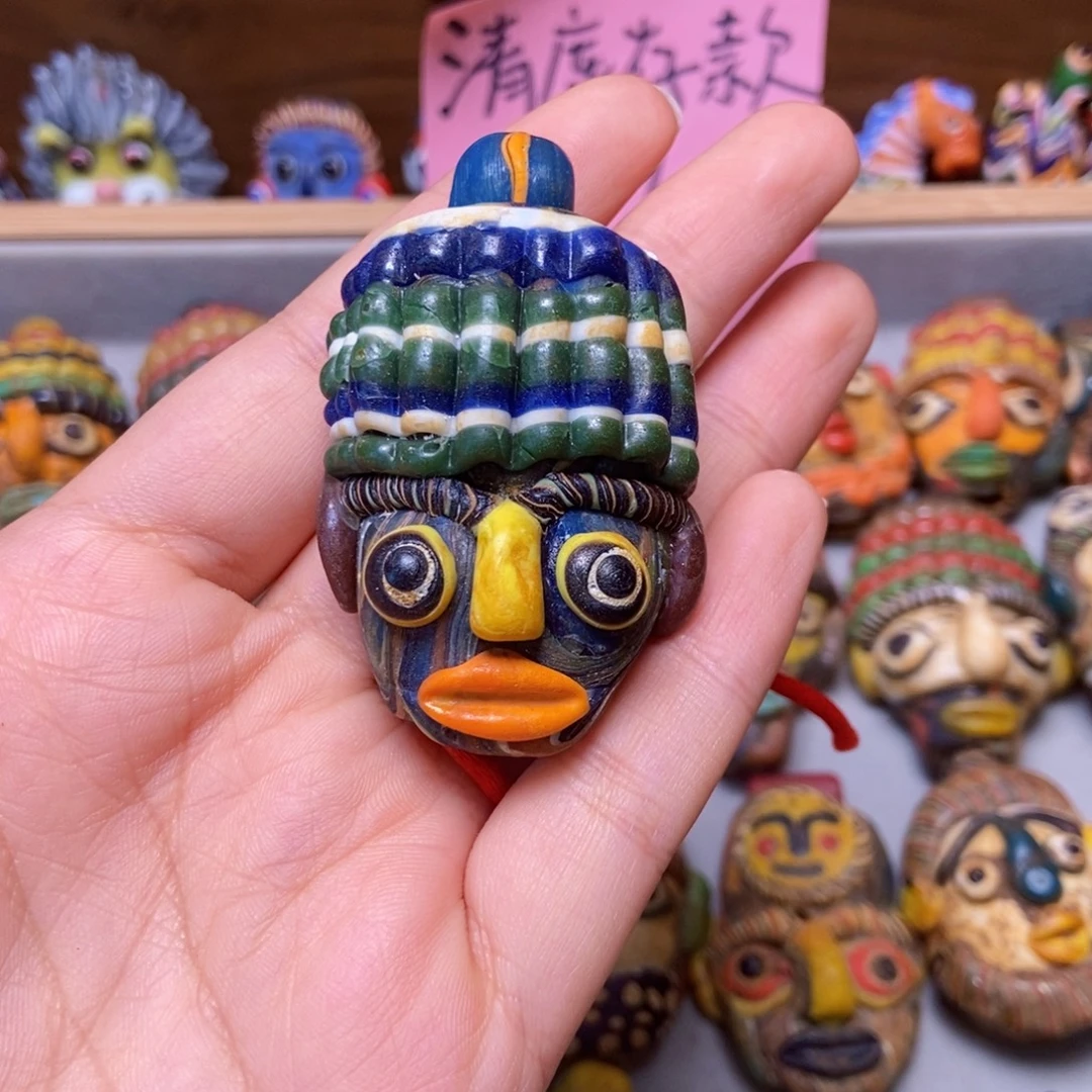 L***m颈饰琉璃蓝白条纹娃娃
