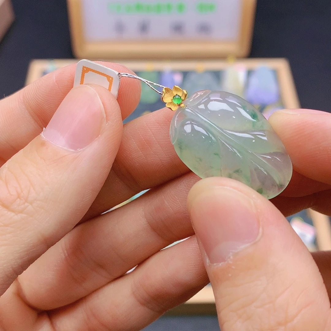 翡翠18K金镶嵌颈饰翡翠