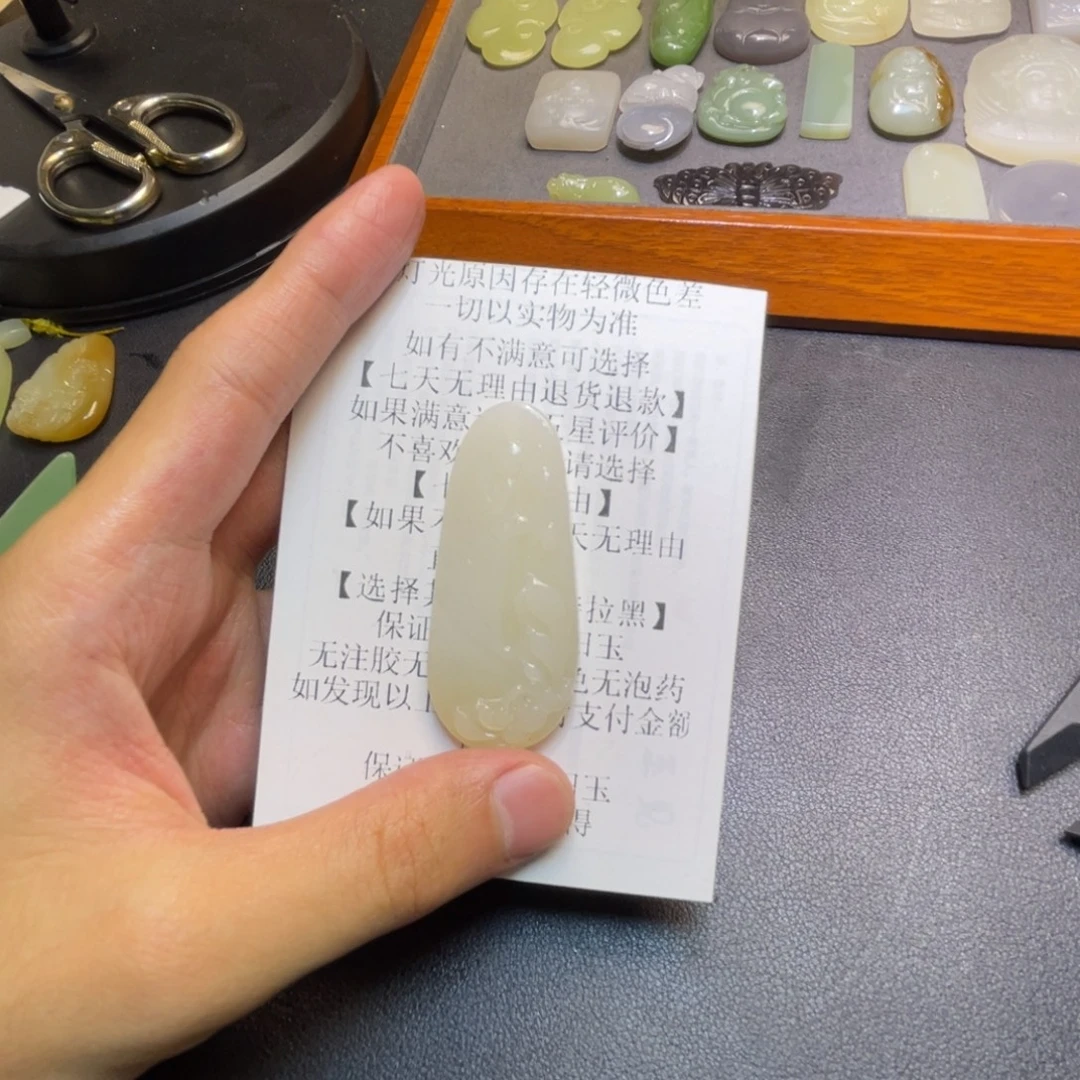 麻***奶和田玉未镶嵌颈饰
